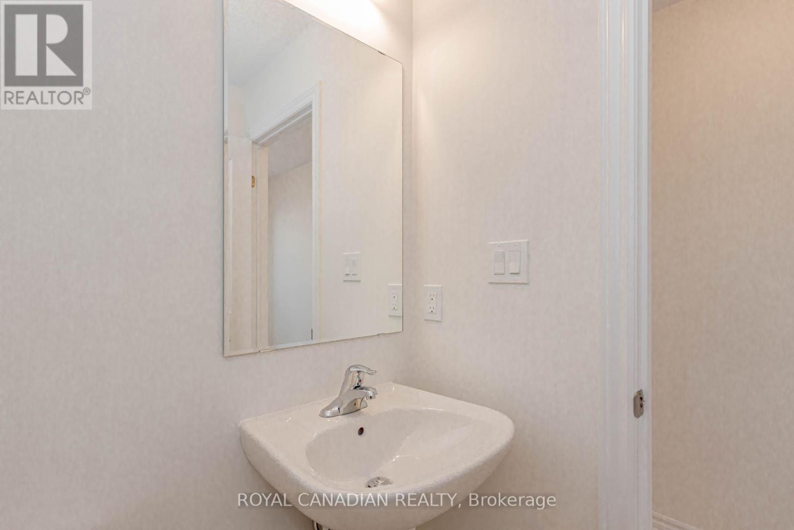 355 Benninger Drive, Kitchener, Ontario  N2E 0K1 - Photo 22 - X12722174