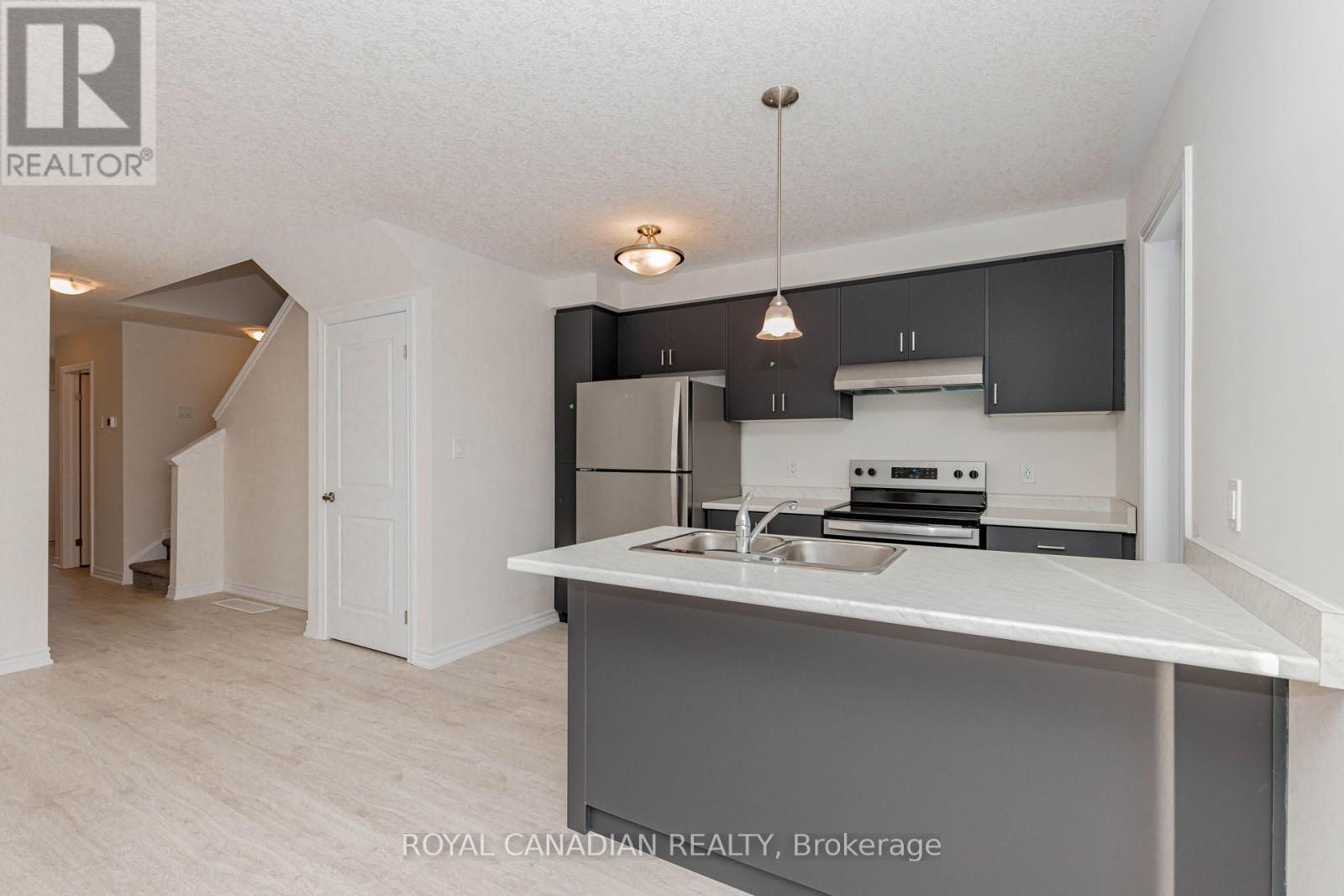 355 Benninger Drive, Kitchener, Ontario  N2E 0K1 - Photo 13 - X12722174