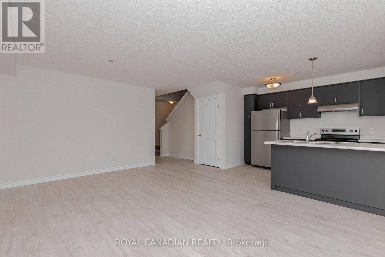 355 Benninger Drive, Kitchener, Ontario  N2E 0K1 - Photo 11 - X12722174