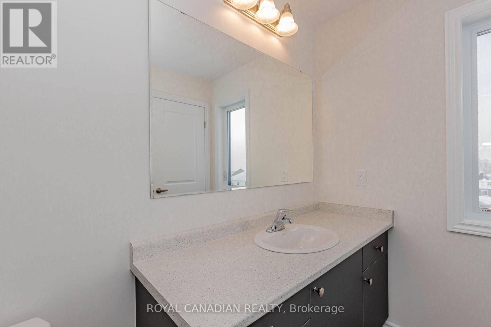 355 Benninger Drive, Kitchener, Ontario  N2E 0K1 - Photo 31 - X12722174