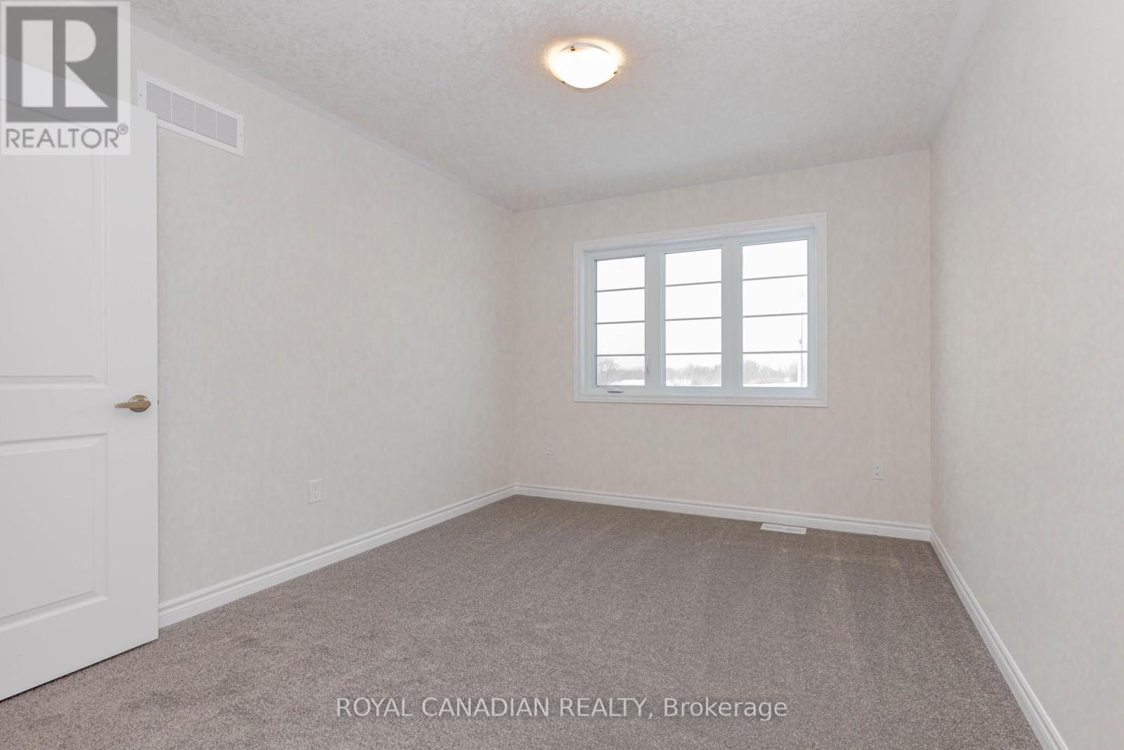 355 Benninger Drive, Kitchener, Ontario  N2E 0K1 - Photo 35 - X12722174