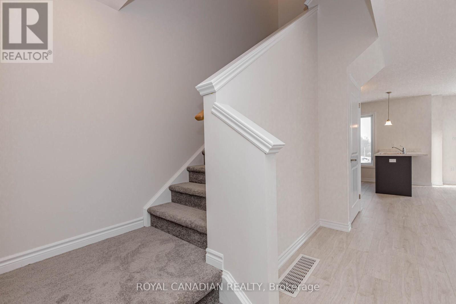 355 Benninger Drive, Kitchener, Ontario  N2E 0K1 - Photo 6 - X12722174