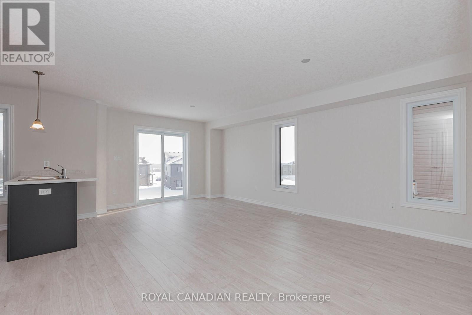 355 Benninger Drive, Kitchener, Ontario  N2E 0K1 - Photo 8 - X12722174