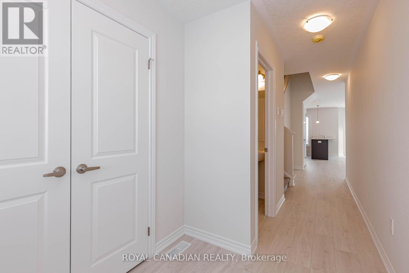 355 Benninger Drive, Kitchener, Ontario  N2E 0K1 - Photo 5 - X12722174