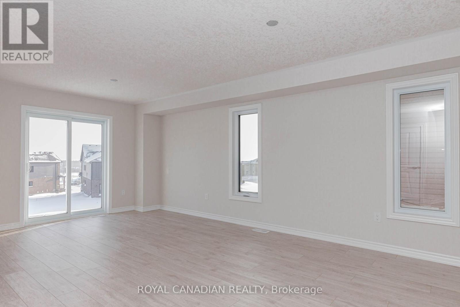 355 Benninger Drive, Kitchener, Ontario  N2E 0K1 - Photo 9 - X12722174