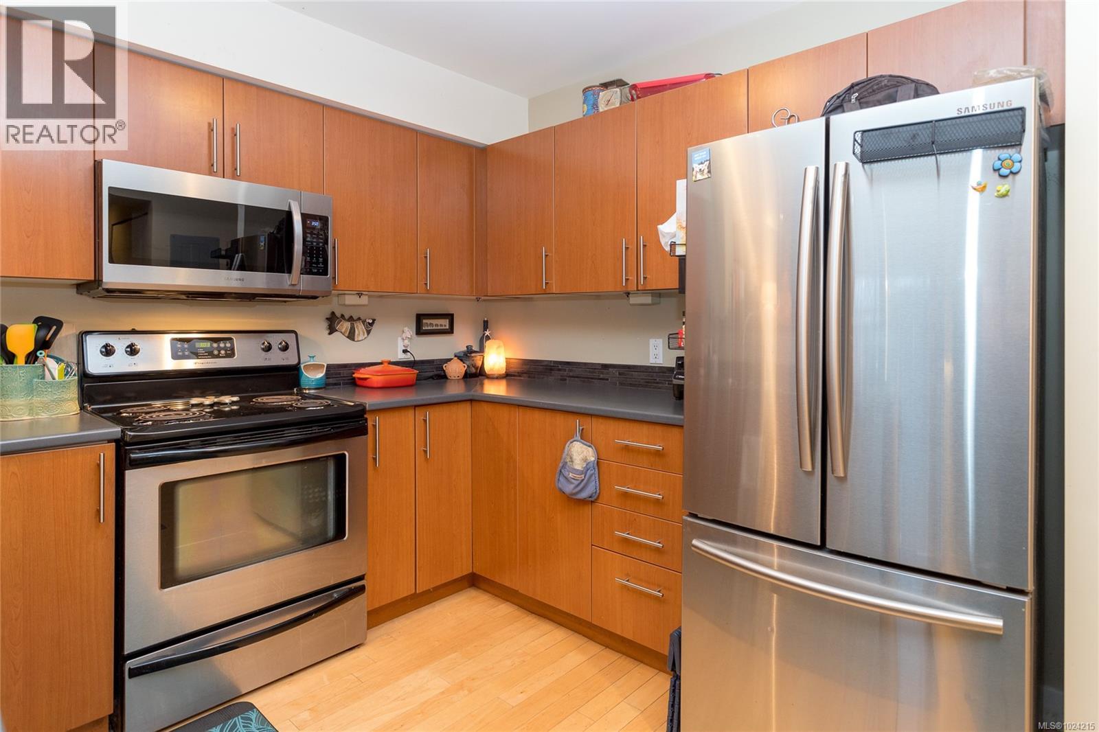 109 797 Tyee Rd, Victoria, British Columbia  V9A 7R4 - Photo 10 - 1024215