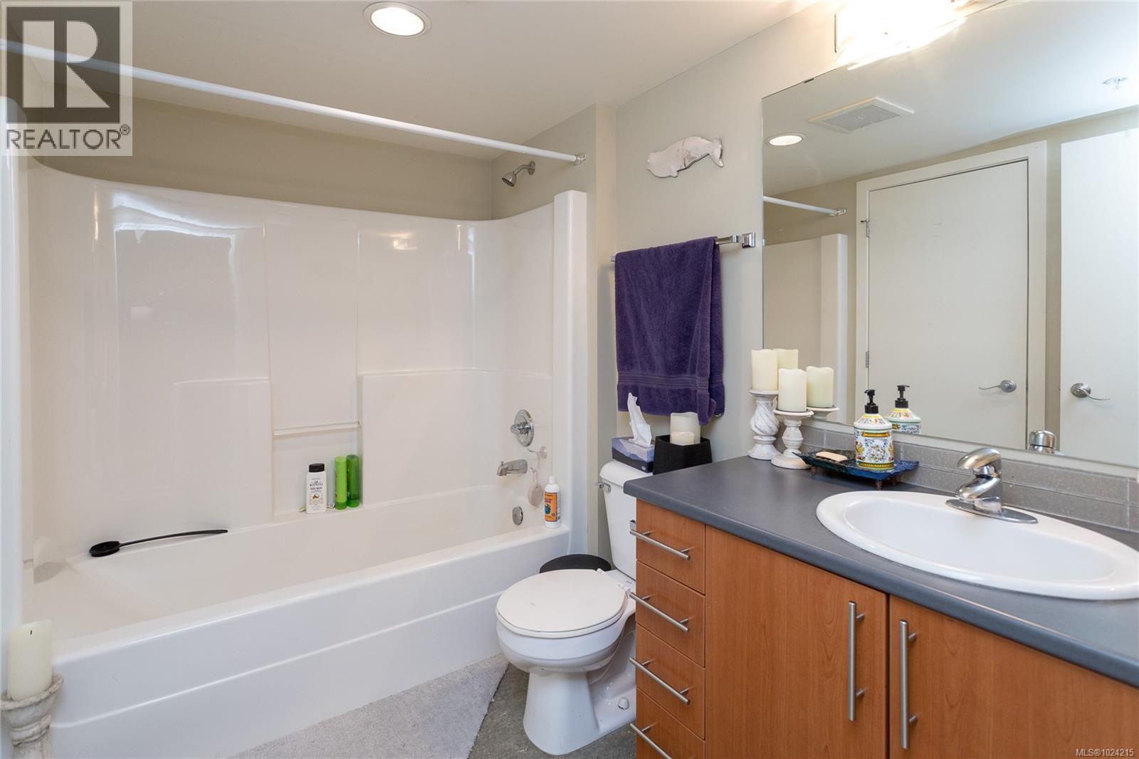 109 797 Tyee Rd, Victoria, British Columbia  V9A 7R4 - Photo 13 - 1024215