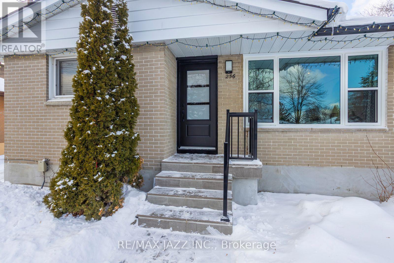 256 Trent Street, Oshawa, Ontario  L1J 4N1 - Photo 3 - E12729820