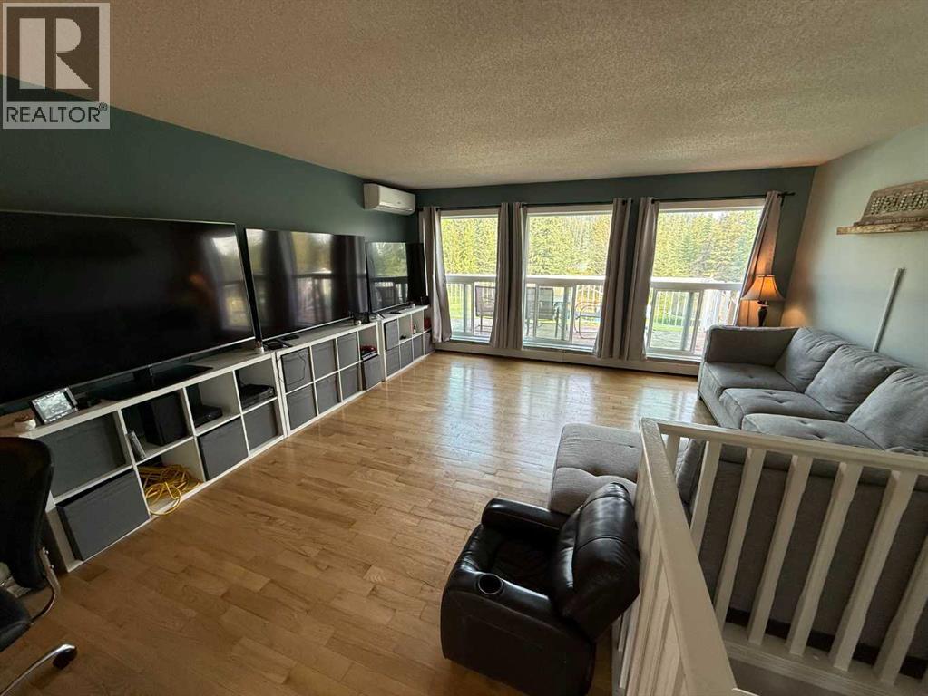 106 West River Road, Hinton, Alberta  T7V 1Z1 - Photo 2 - A2255232