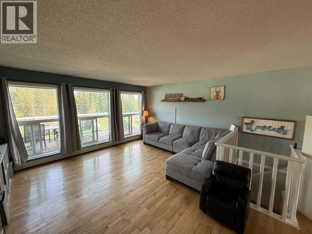 106 West River Road, Hinton, Alberta  T7V 1Z1 - Photo 3 - A2255232