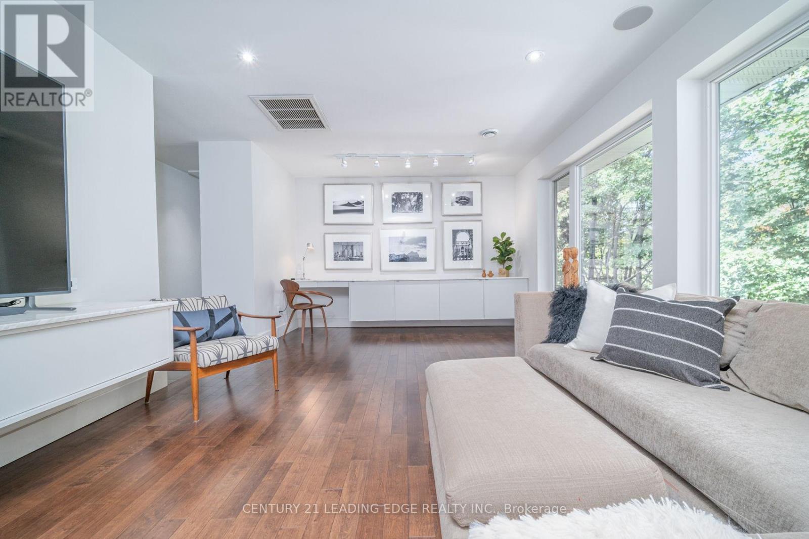 8 Glen Robert Drive, Toronto, Ontario  M4B 1J5 - Photo 12 - E12729806