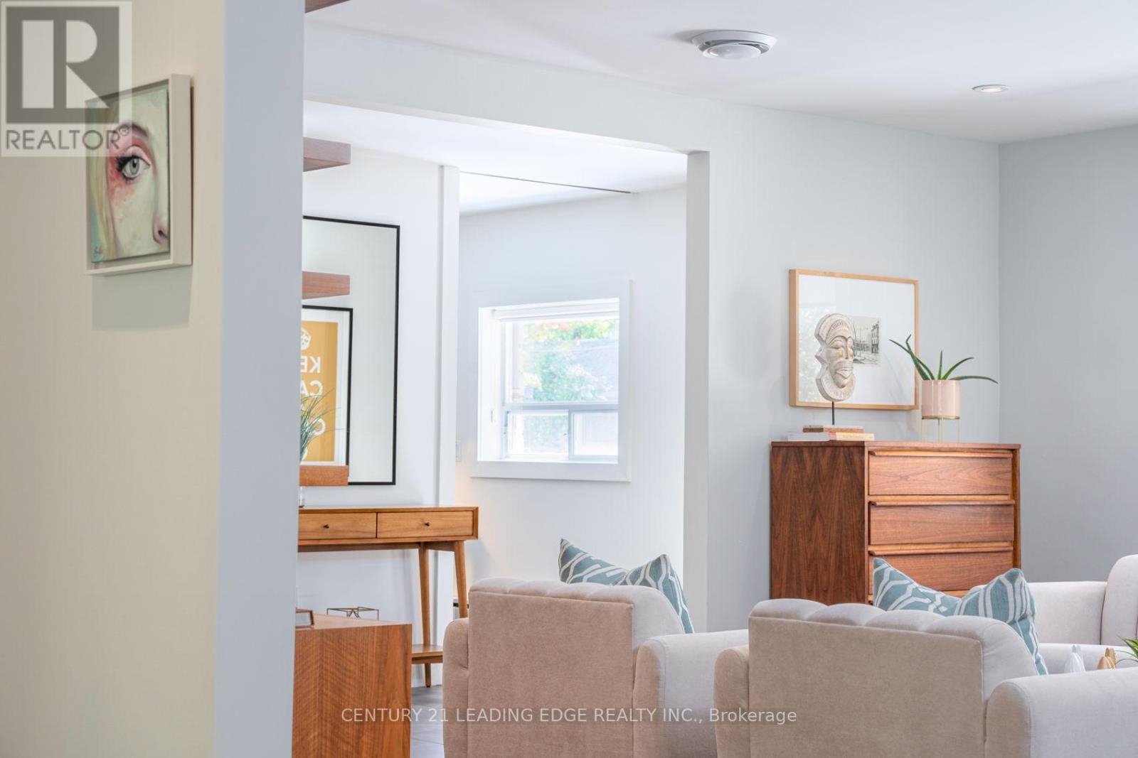 8 Glen Robert Drive, Toronto, Ontario  M4B 1J5 - Photo 14 - E12729806