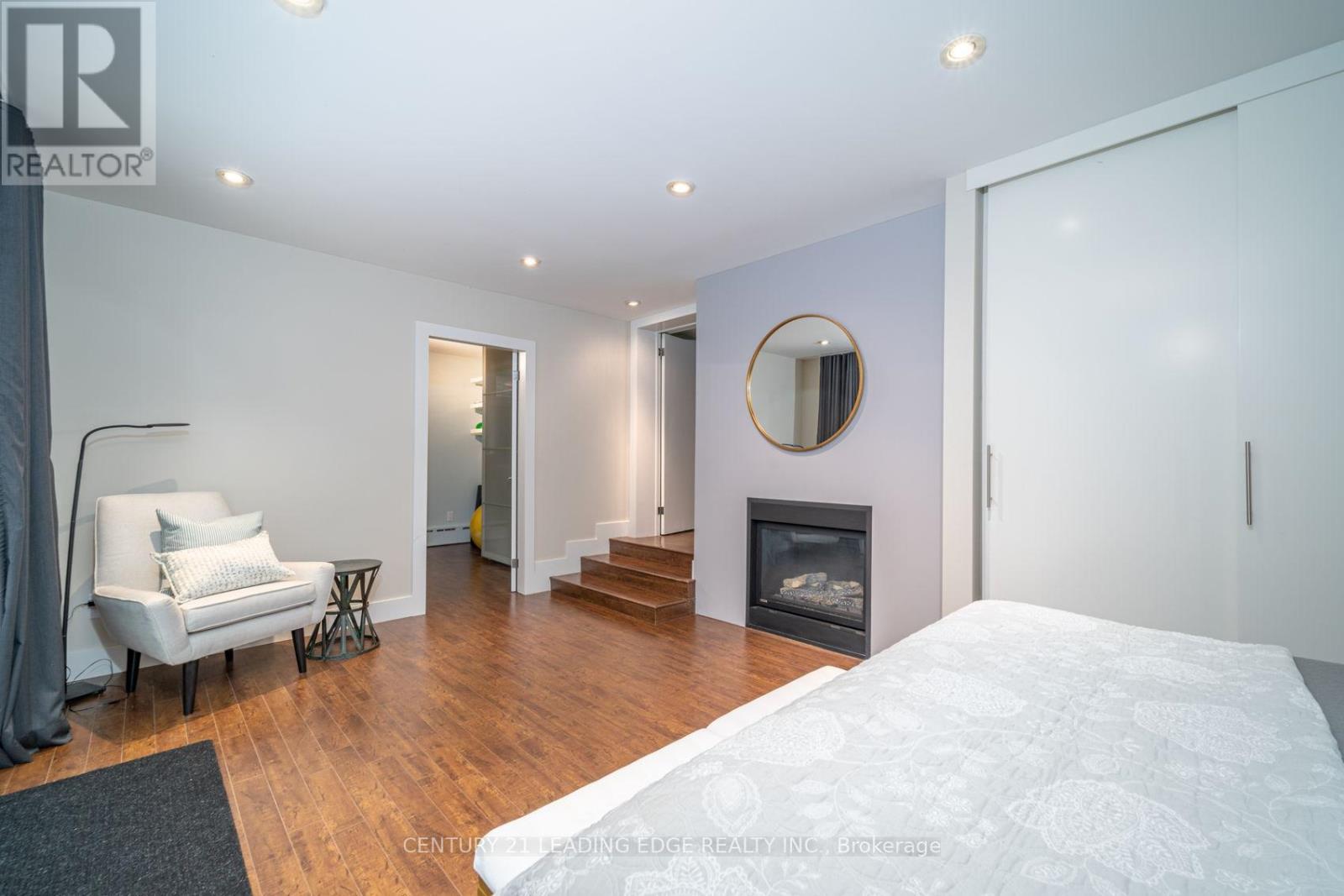 8 Glen Robert Drive, Toronto, Ontario  M4B 1J5 - Photo 16 - E12729806