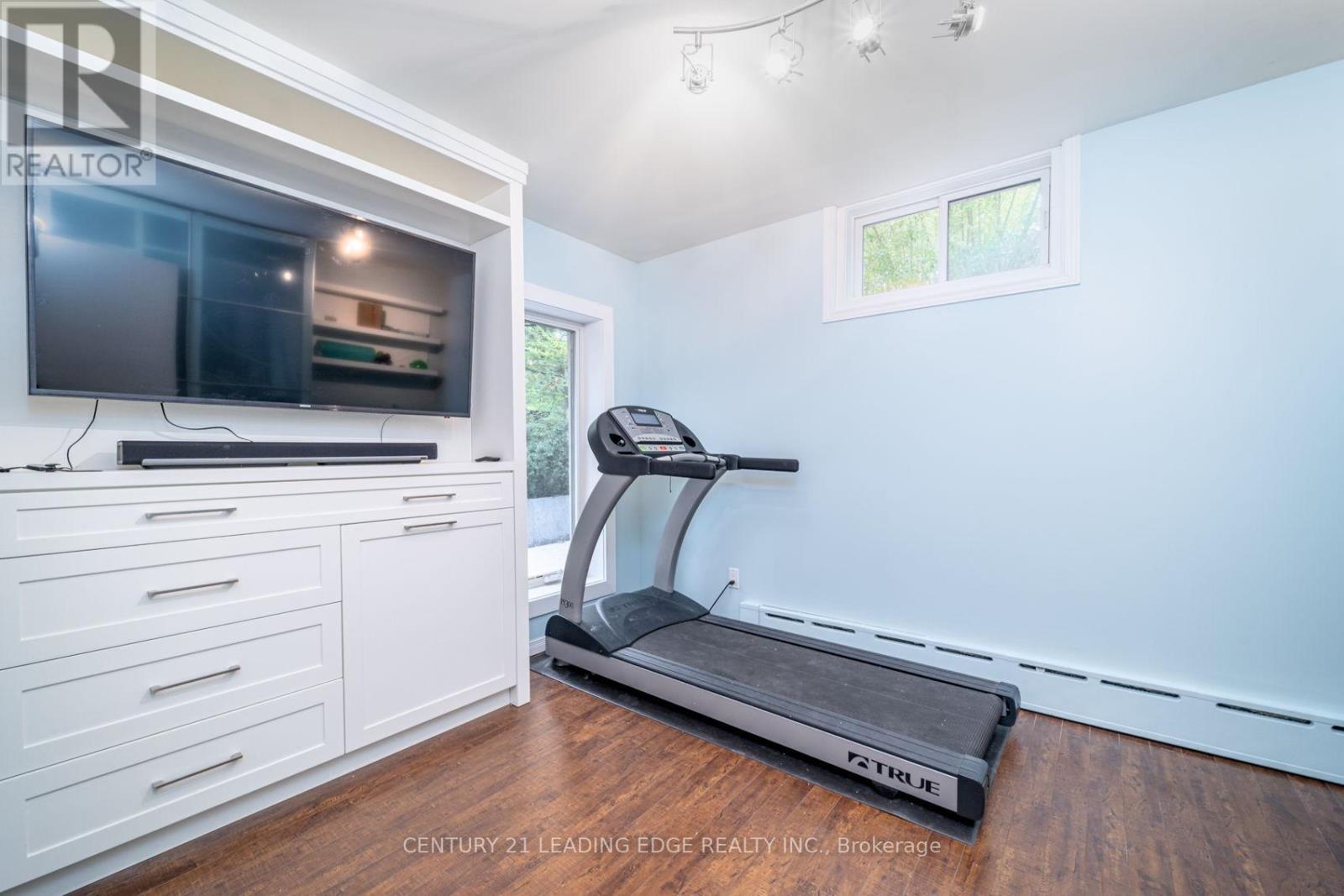 8 Glen Robert Drive, Toronto, Ontario  M4B 1J5 - Photo 17 - E12729806