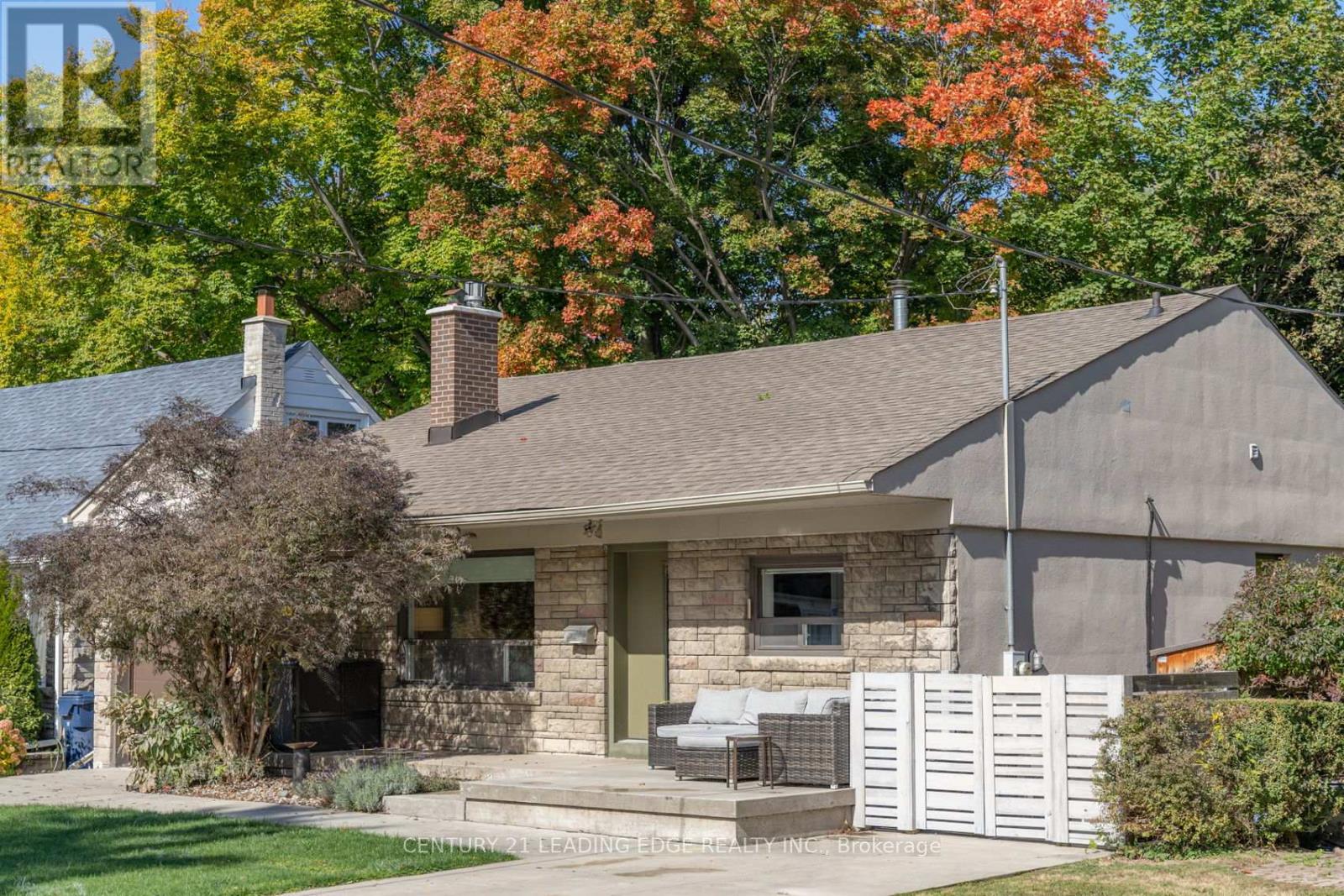 8 Glen Robert Drive, Toronto, Ontario  M4B 1J5 - Photo 2 - E12729806