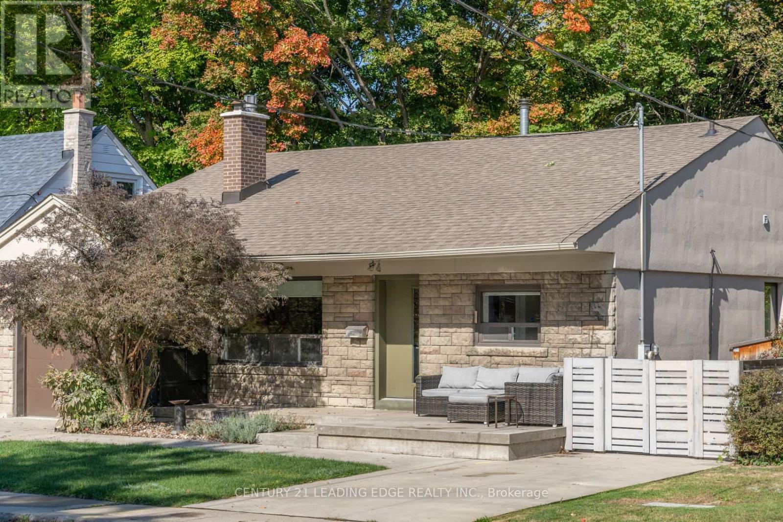 8 Glen Robert Drive, Toronto, Ontario  M4B 1J5 - Photo 25 - E12729806