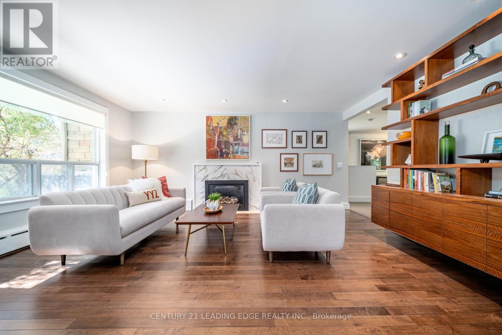 8 Glen Robert Drive, Toronto, Ontario  M4B 1J5 - Photo 4 - E12729806