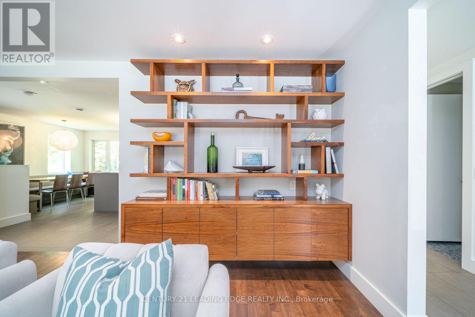 8 Glen Robert Drive, Toronto, Ontario  M4B 1J5 - Photo 5 - E12729806