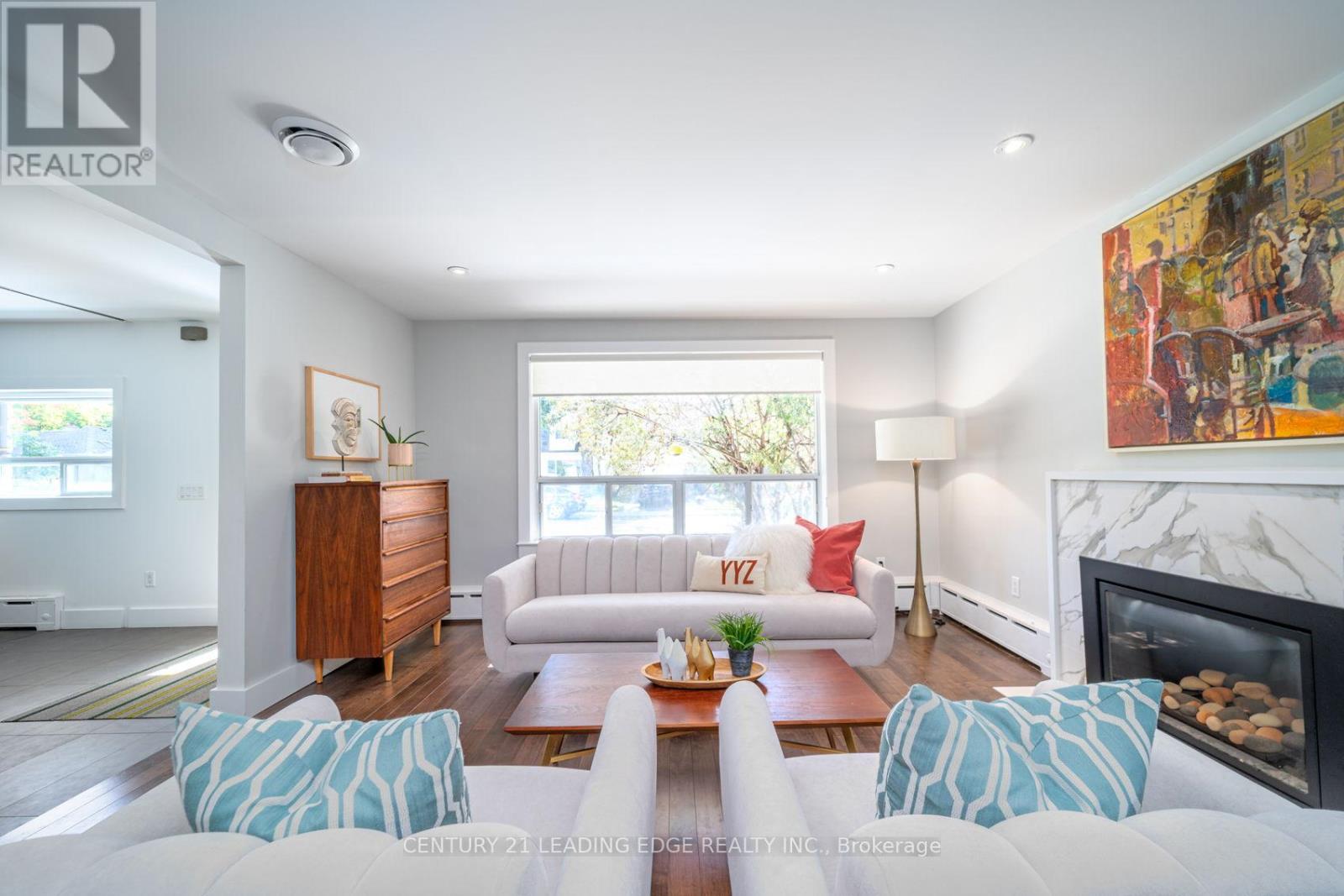 8 Glen Robert Drive, Toronto, Ontario  M4B 1J5 - Photo 6 - E12729806