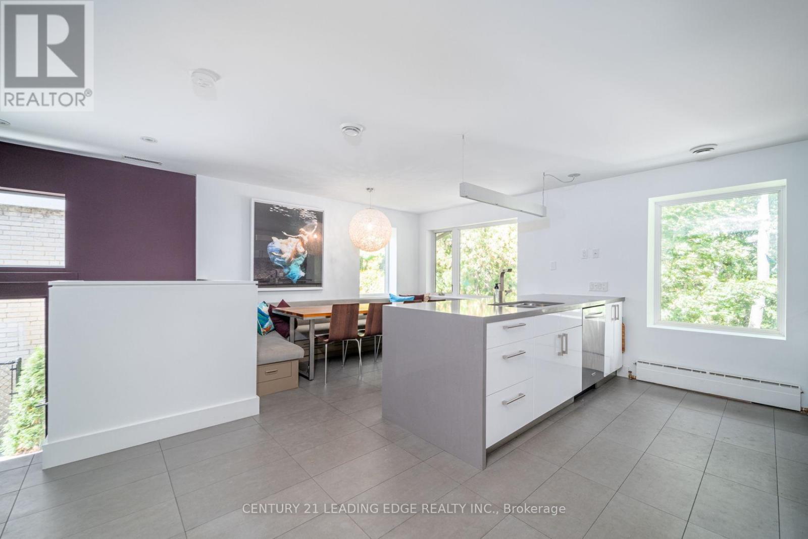 8 Glen Robert Drive, Toronto, Ontario  M4B 1J5 - Photo 8 - E12729806