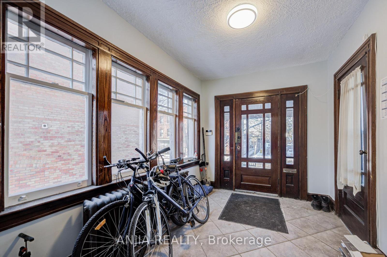 7 Linnsmore Crescent, Toronto, Ontario  M4J 4J5 - Photo 2 - E12729844