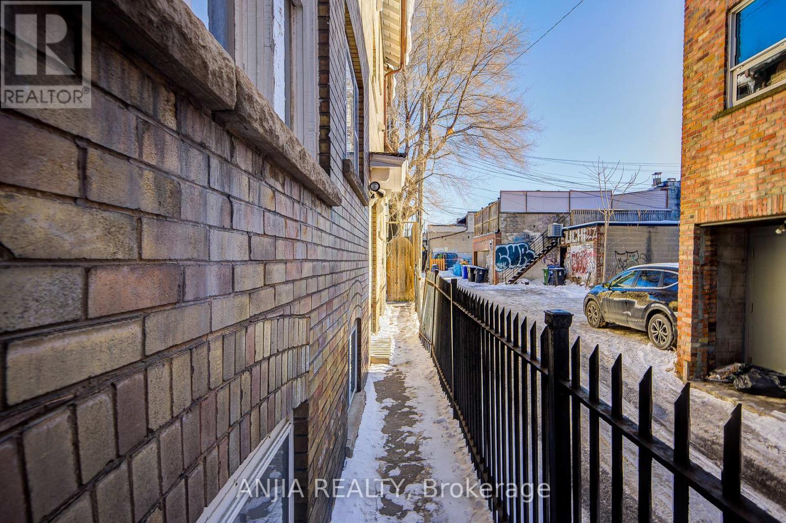 7 Linnsmore Crescent, Toronto, Ontario  M4J 4J5 - Photo 21 - E12729844