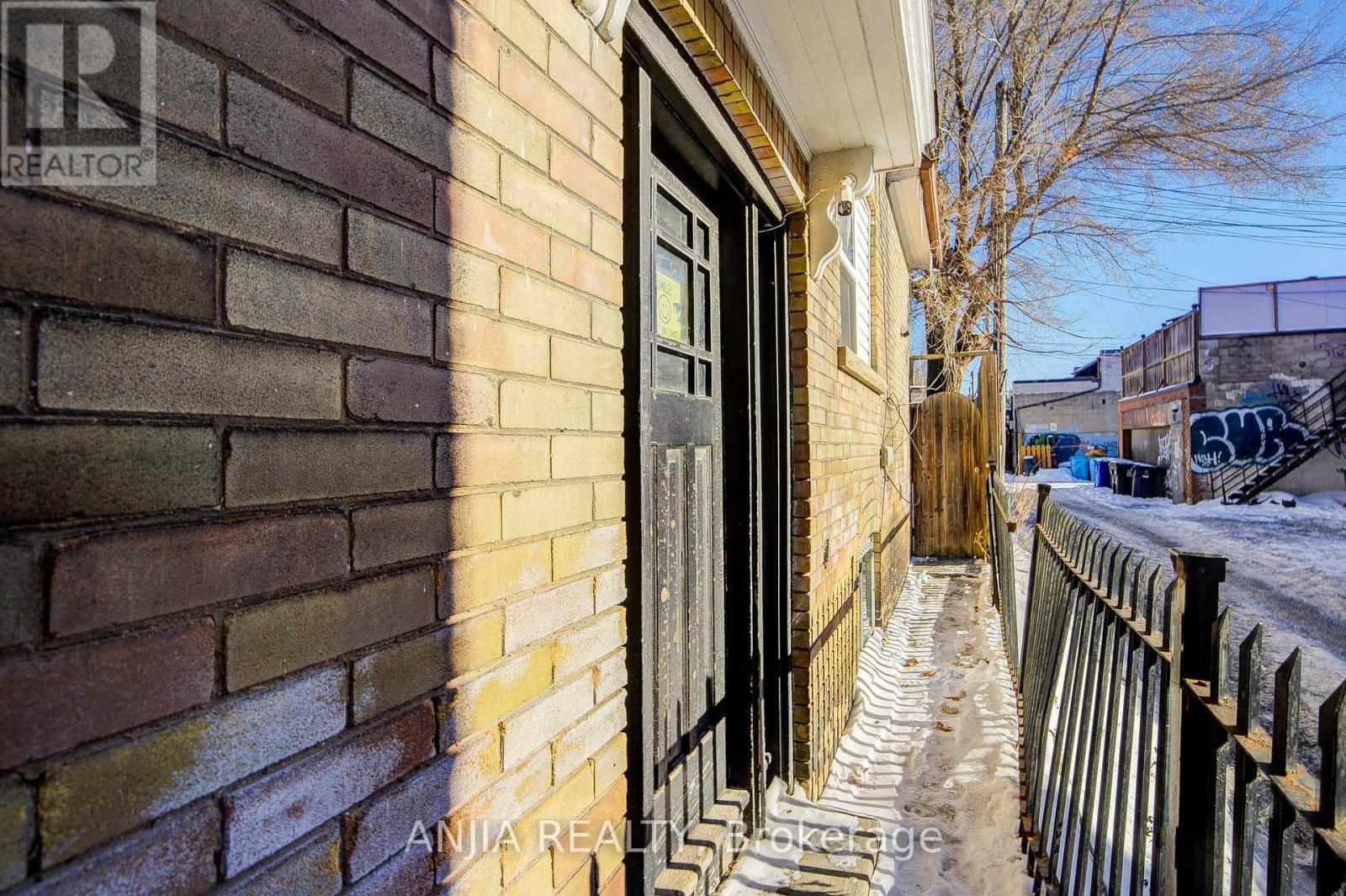 7 Linnsmore Crescent, Toronto, Ontario  M4J 4J5 - Photo 24 - E12729844