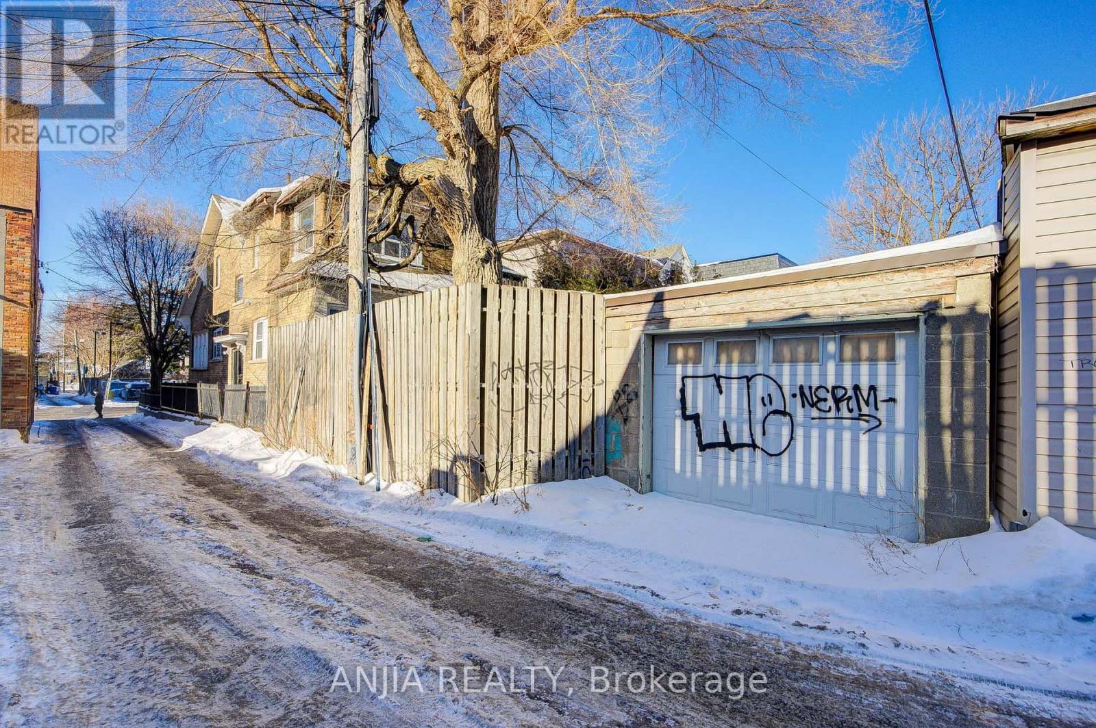 7 Linnsmore Crescent, Toronto, Ontario  M4J 4J5 - Photo 26 - E12729844