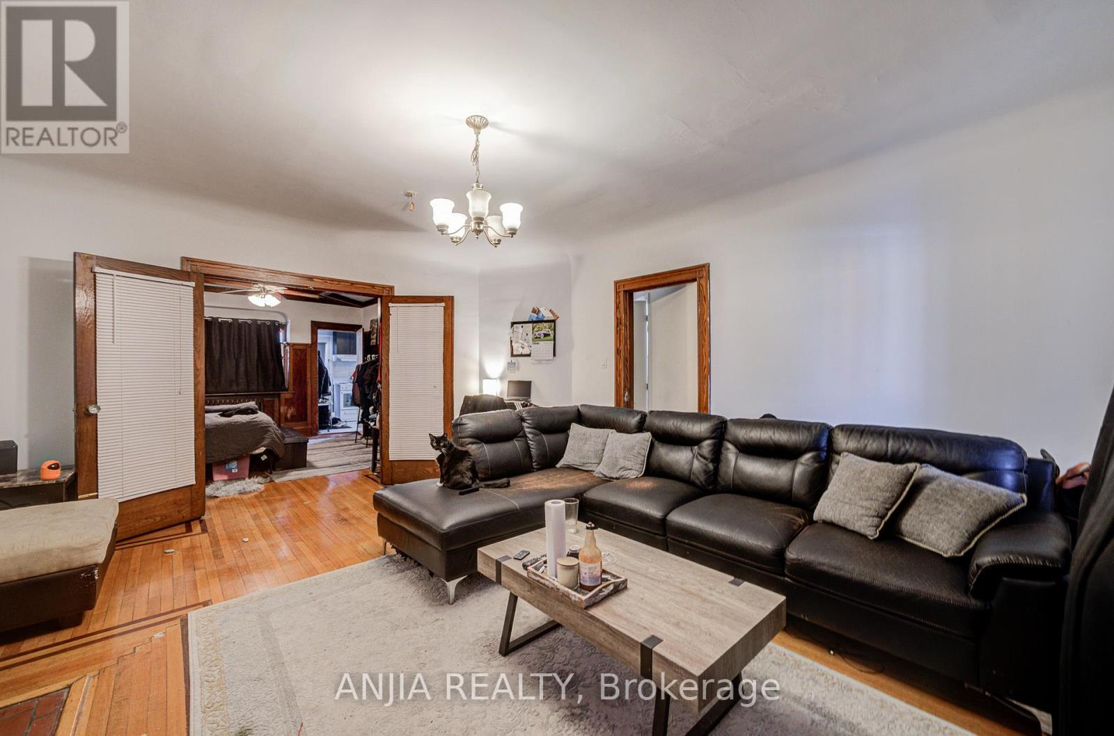 7 Linnsmore Crescent, Toronto, Ontario  M4J 4J5 - Photo 4 - E12729844