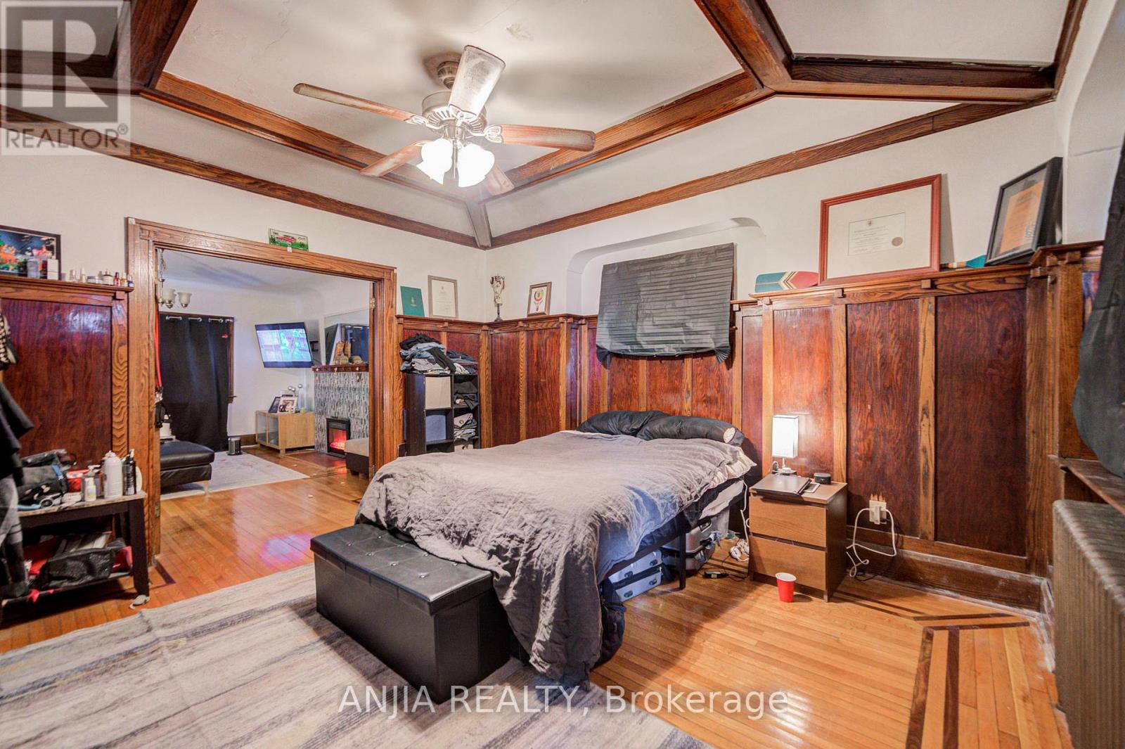 7 Linnsmore Crescent, Toronto, Ontario  M4J 4J5 - Photo 5 - E12729844