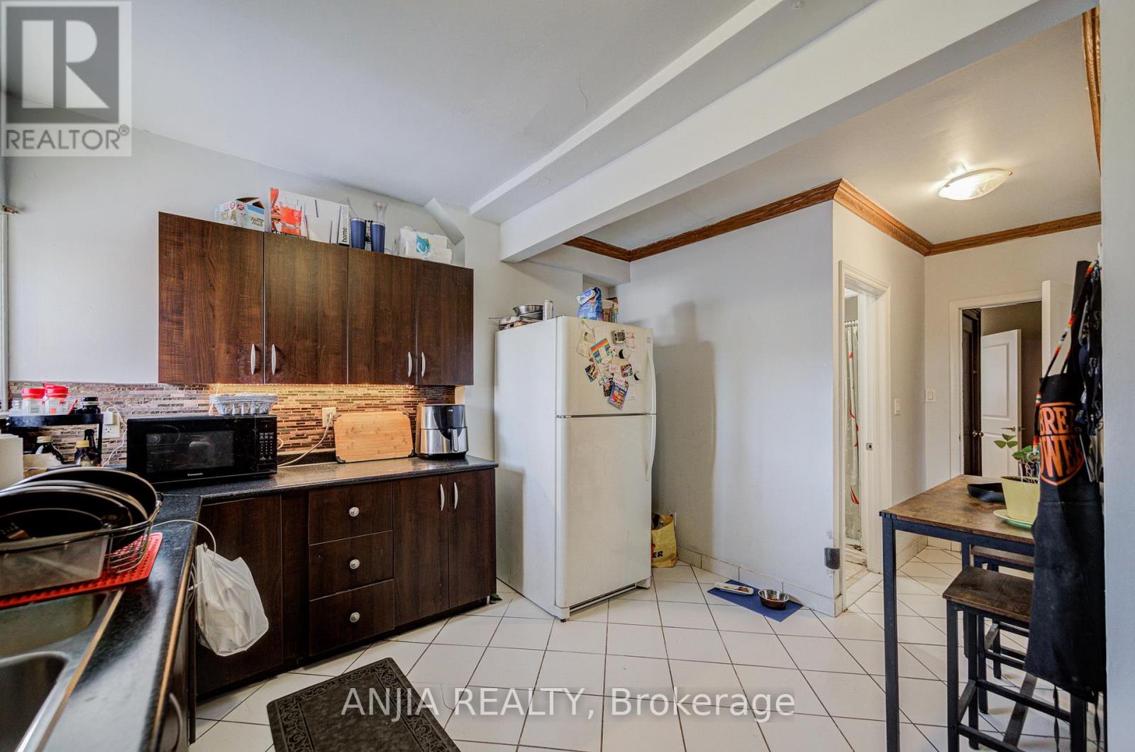 7 Linnsmore Crescent, Toronto, Ontario  M4J 4J5 - Photo 6 - E12729844