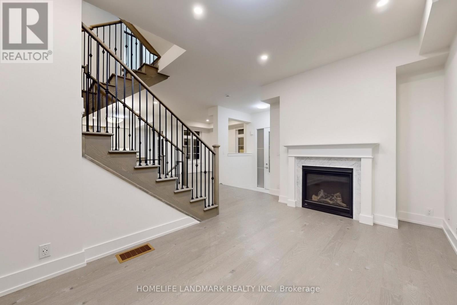 97 Guardhouse Crescent, Markham, Ontario  L6C 3J9 - Photo 8 - N12729668