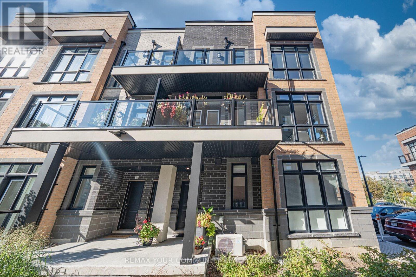 18 - 6 SAYERS LANE, Richmond Hill, Ontario