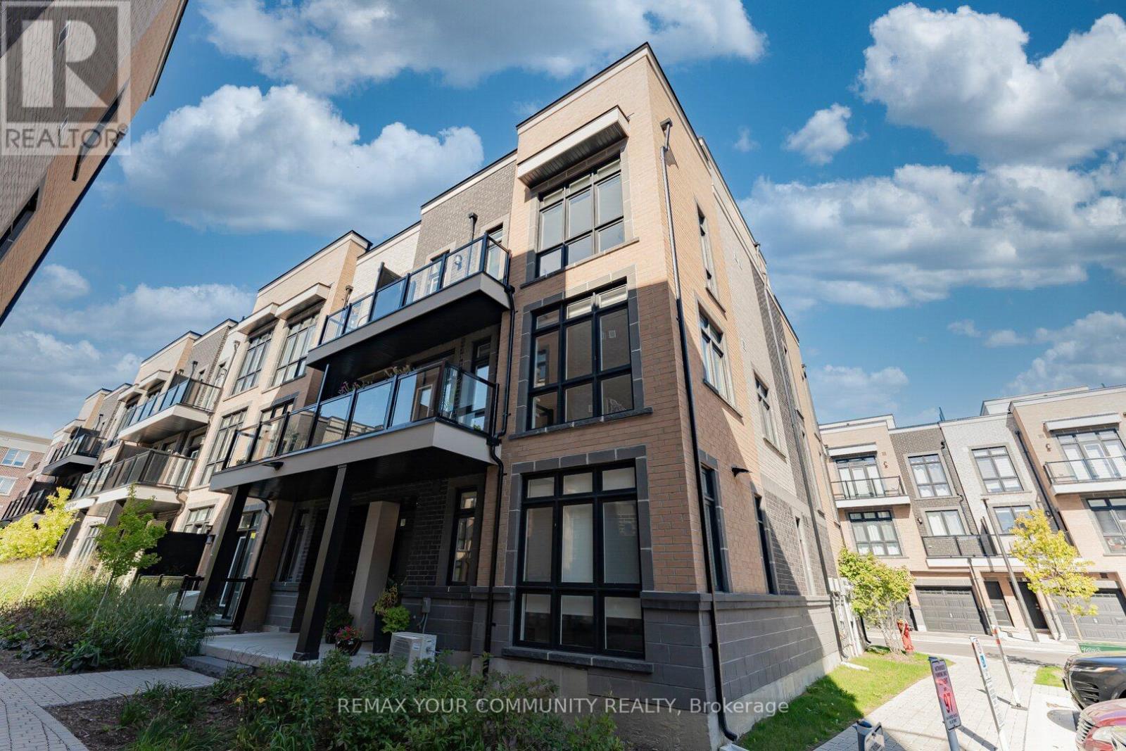 18 - 6 Sayers Lane, Richmond Hill, Ontario  L4E 1J8 - Photo 2 - N12729880