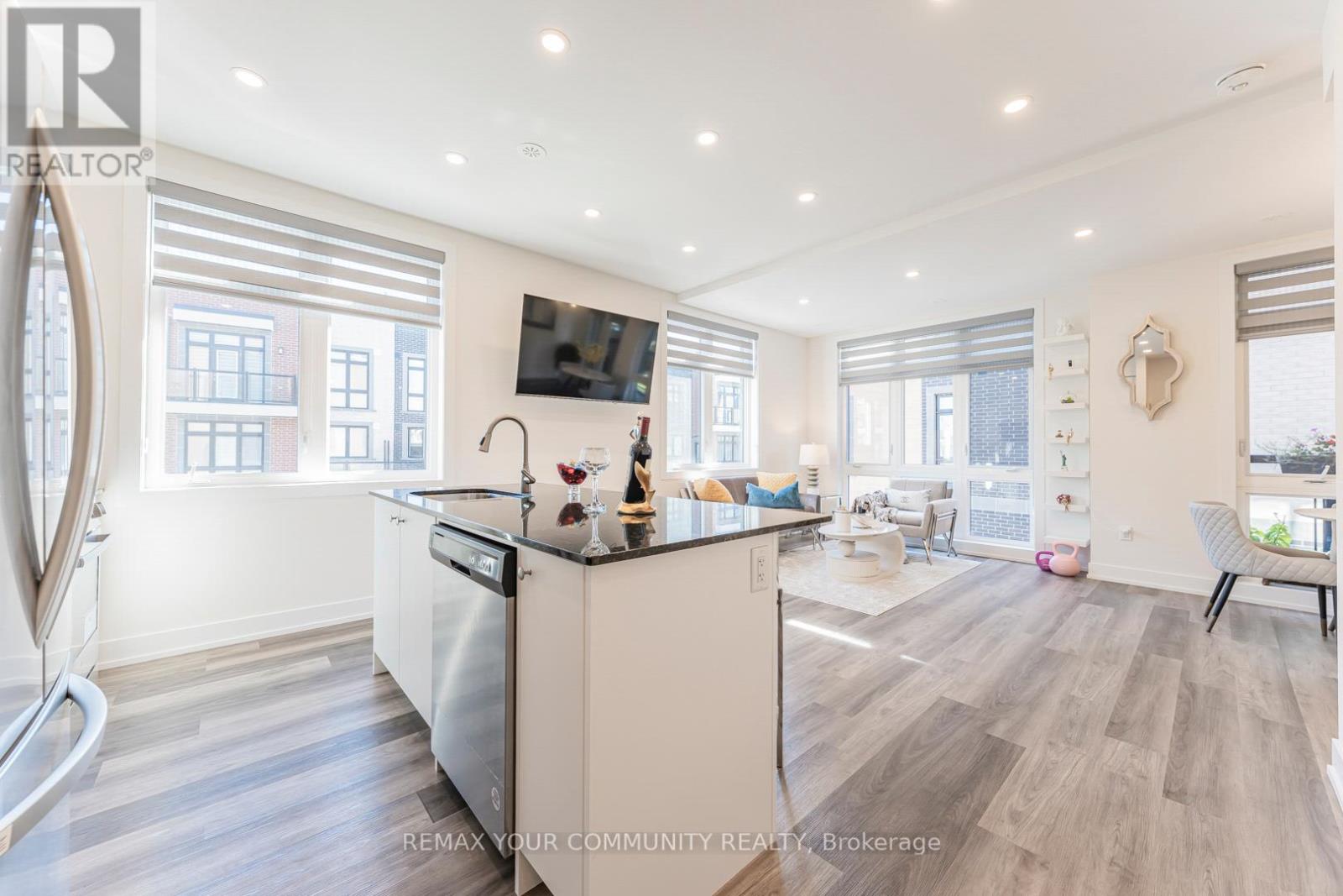 18 - 6 Sayers Lane, Richmond Hill, Ontario  L4E 1J8 - Photo 4 - N12729880