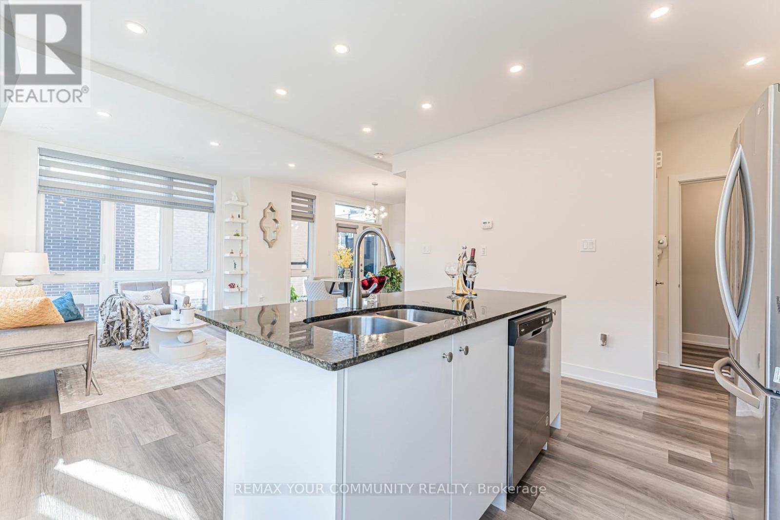 18 - 6 Sayers Lane, Richmond Hill, Ontario  L4E 1J8 - Photo 7 - N12729880