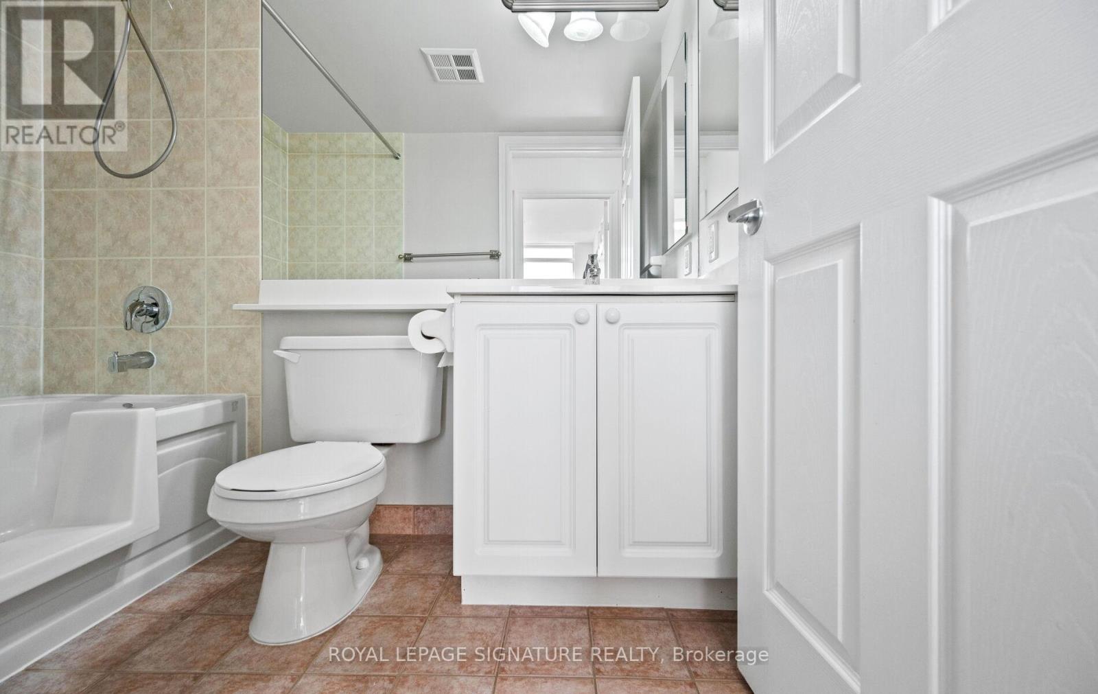 1508 - 3880 Duke Of York Boulevard, Mississauga, Ontario  L5B 4M7 - Photo 21 - W12452055