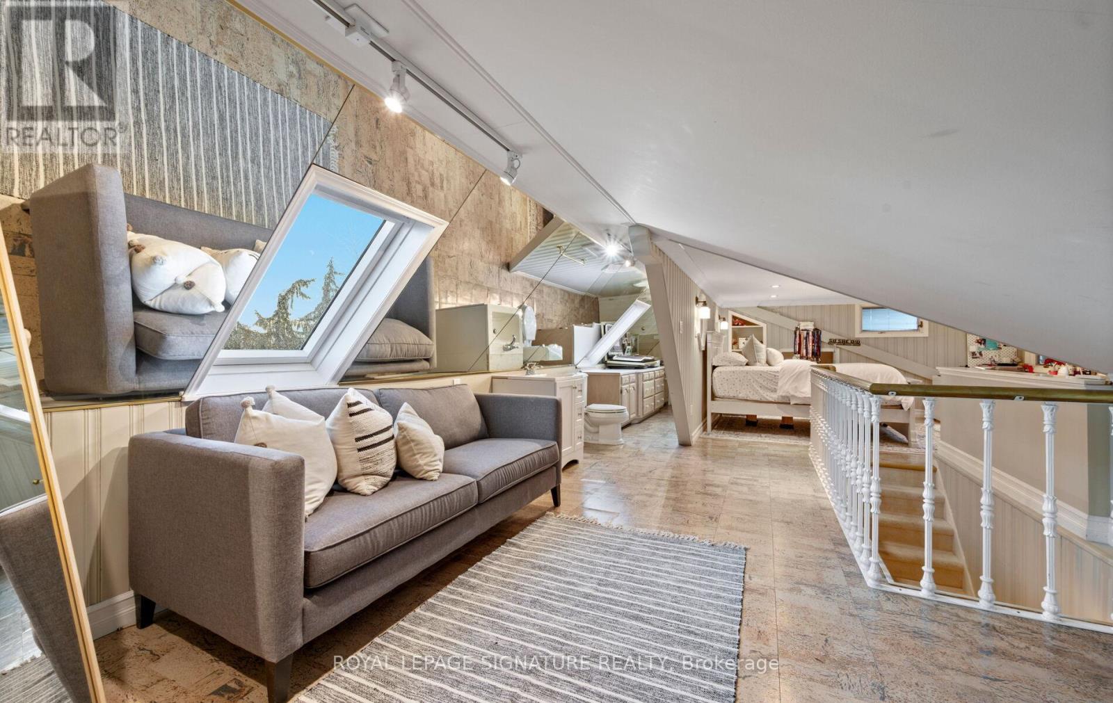 1189 Ostler Court, Mississauga, Ontario  L5C 3G5 - Photo 33 - W12590486