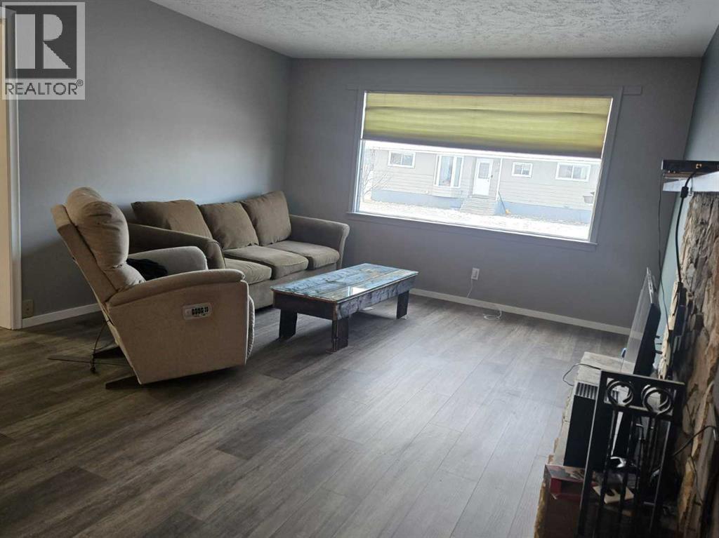 101 Simpson Street, Hinton, Alberta  T7V 1C2 - Photo 3 - A2281375