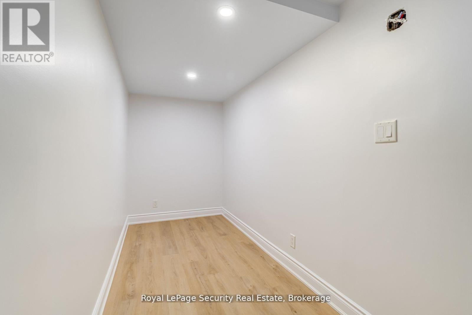 Lower - 706 Gladstone Avenue, Toronto, Ontario  M6H 3J4 - Photo 24 - W12729712