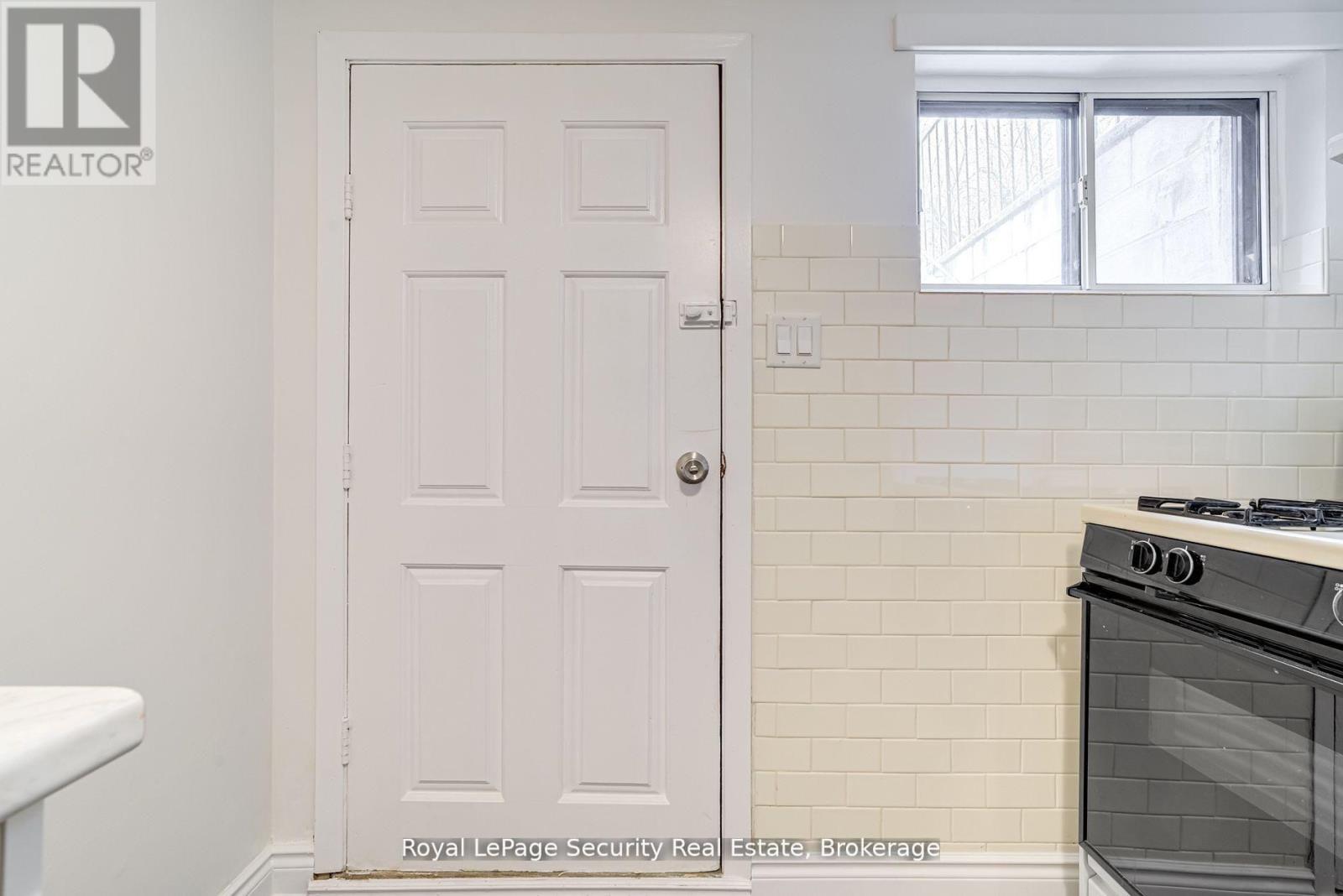 Lower - 706 Gladstone Avenue, Toronto, Ontario  M6H 3J4 - Photo 5 - W12729712