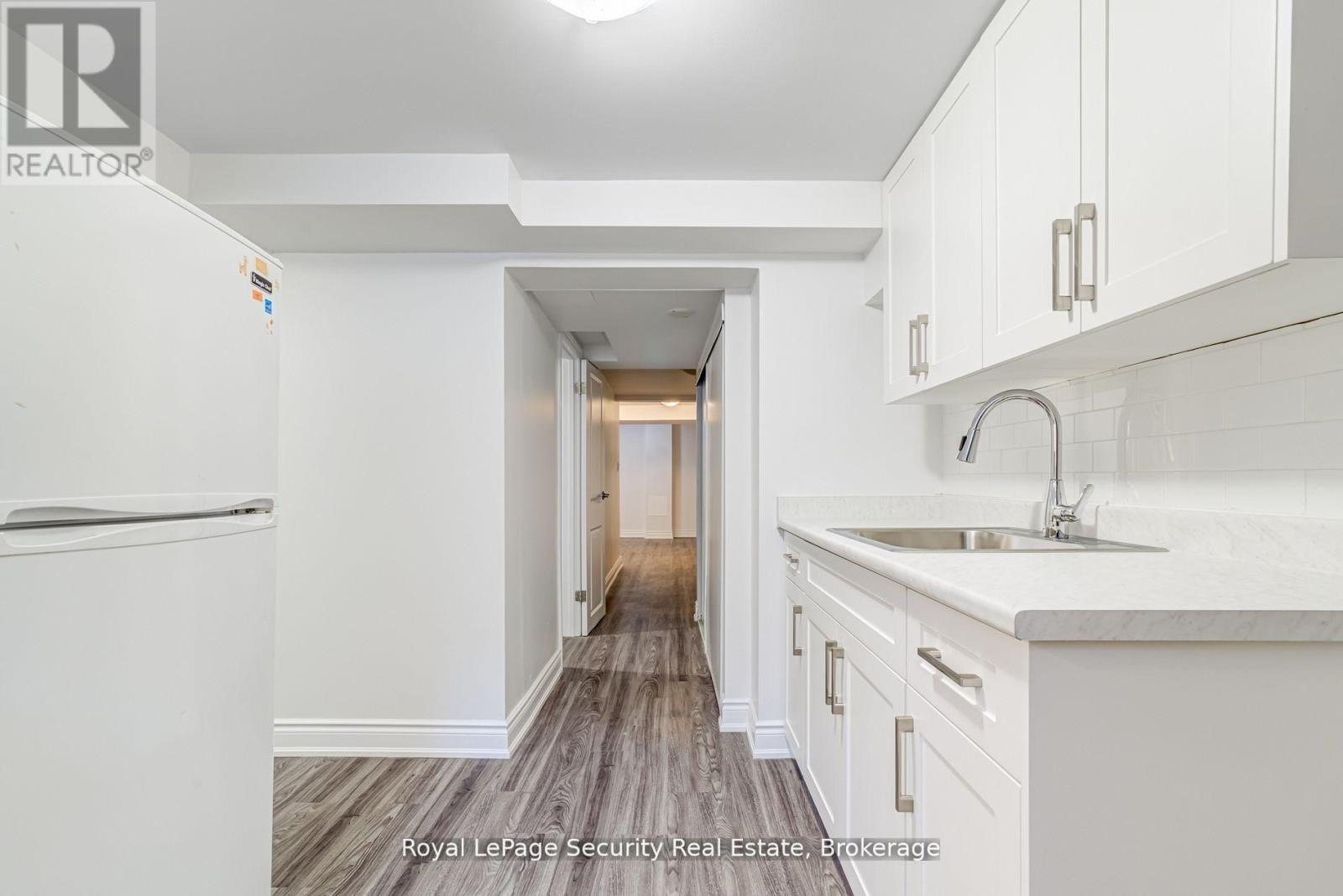 Lower - 706 Gladstone Avenue, Toronto, Ontario  M6H 3J4 - Photo 6 - W12729712
