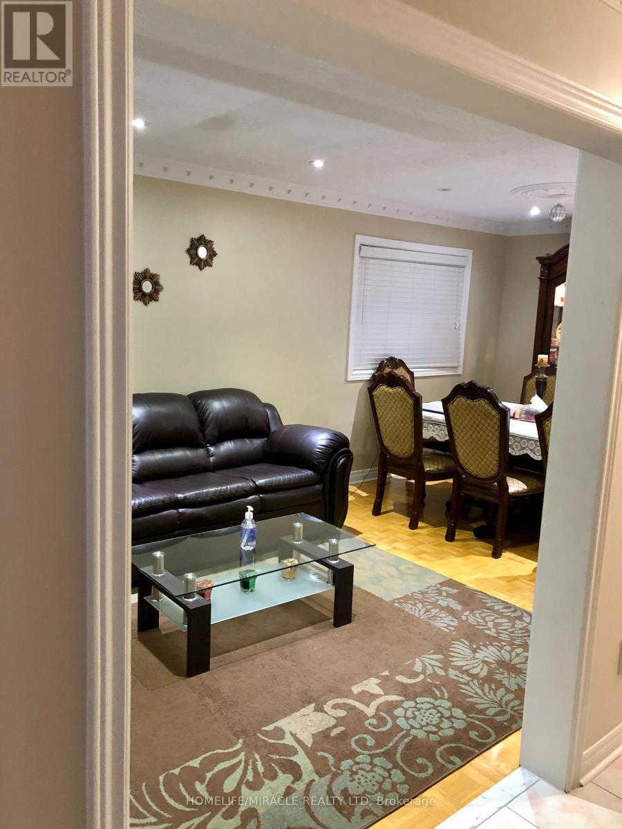 20 Egypt Drive, Brampton, Ontario  L6R 2P8 - Photo 3 - W12729864