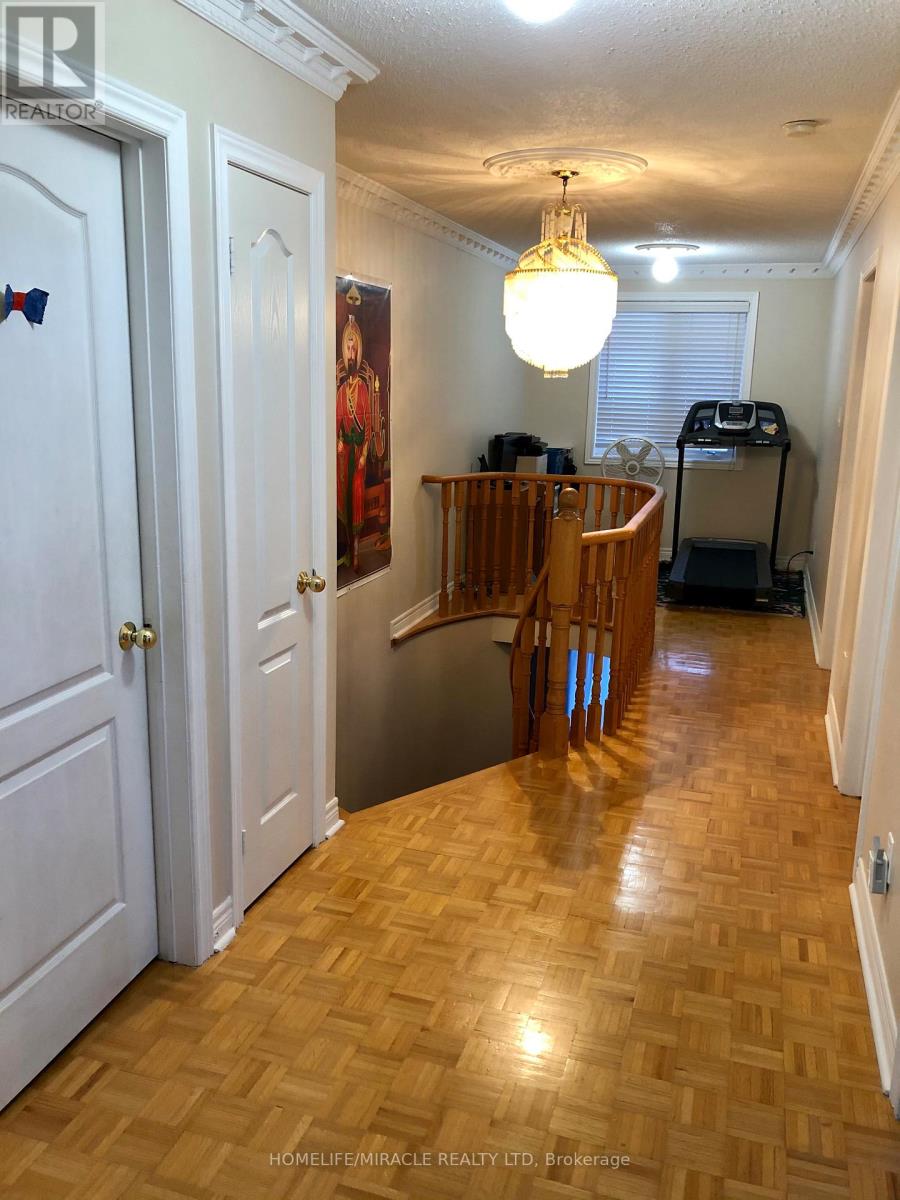 20 Egypt Drive, Brampton, Ontario  L6R 2P8 - Photo 6 - W12729864