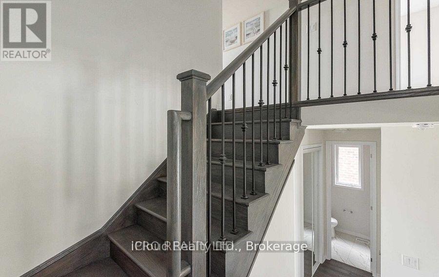 8 Toffee Trail, Hamilton, Ontario  L8J 0M2 - Photo 3 - X12729728