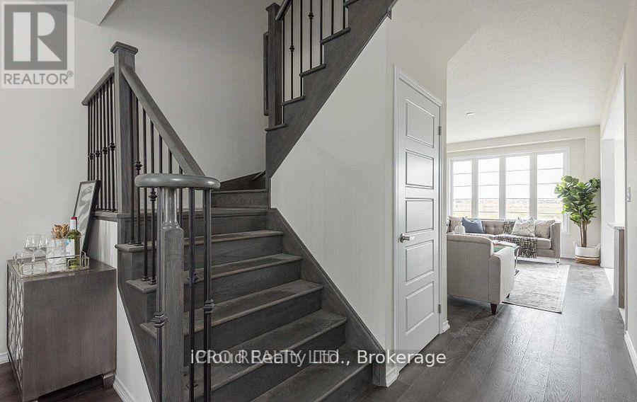 8 Toffee Trail, Hamilton, Ontario  L8J 0M2 - Photo 4 - X12729728