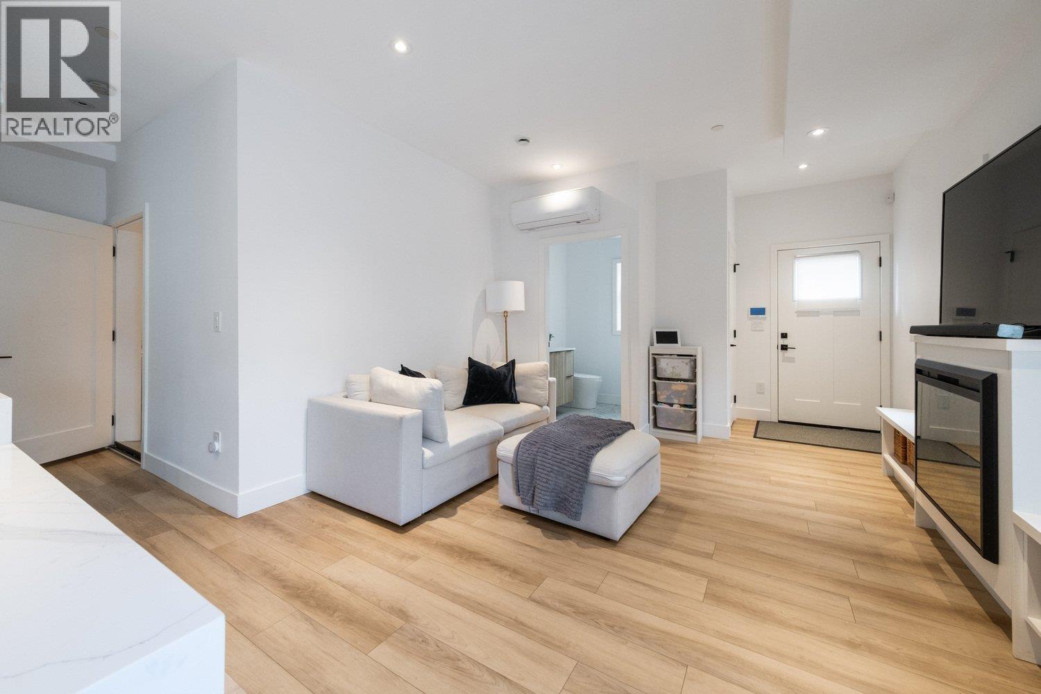 720 E 30th Avenue, Vancouver, British Columbia V5V 2V9 - Photo 5 - R3082958