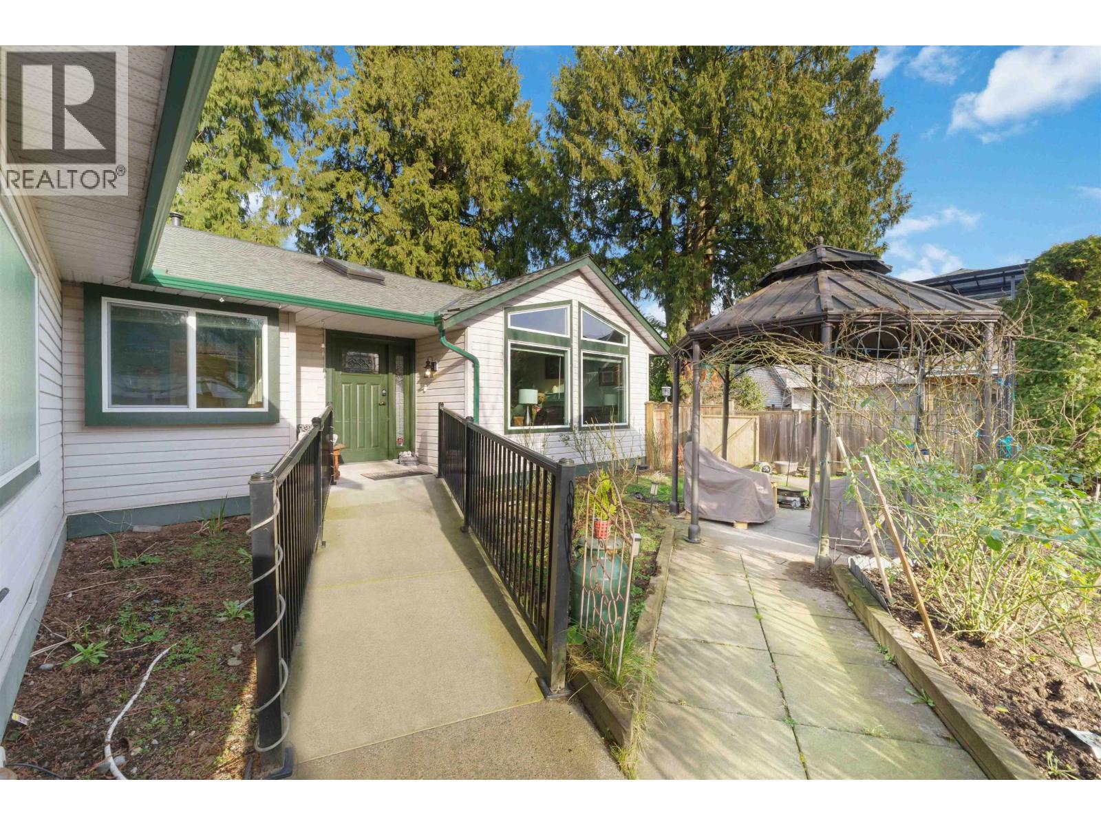 19379 Cusick Crescent, Pitt Meadows, British Columbia  V3Y 2M9 - Photo 2 - R3083001