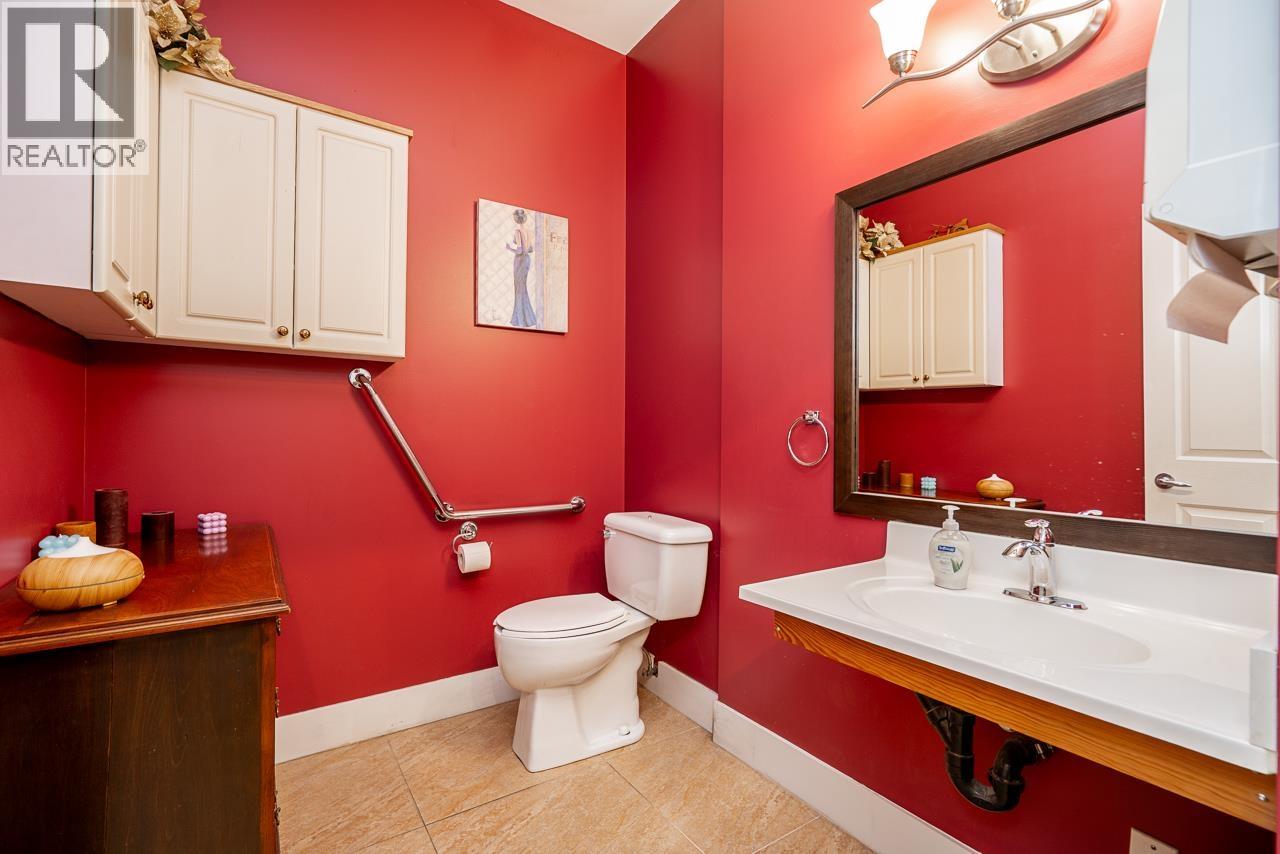 106 W Esplanade, North Vancouver, British Columbia  V7M 1A2 - Photo 16 - C8075525