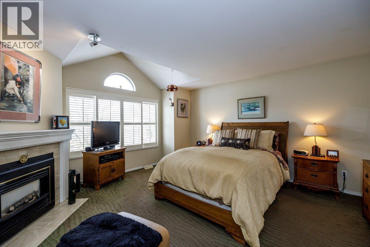 2 261 W 16th Street, North Vancouver, British Columbia  V7M 1T7 - Photo 20 - R3078215